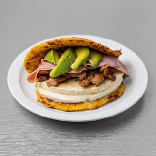 Cachapa con Queso de Mano y Cochino Frito - O